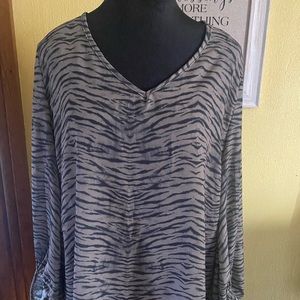 Women’s blouse animal print.
